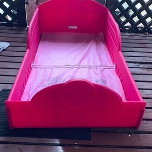 Minnie Mouse toddler bed
